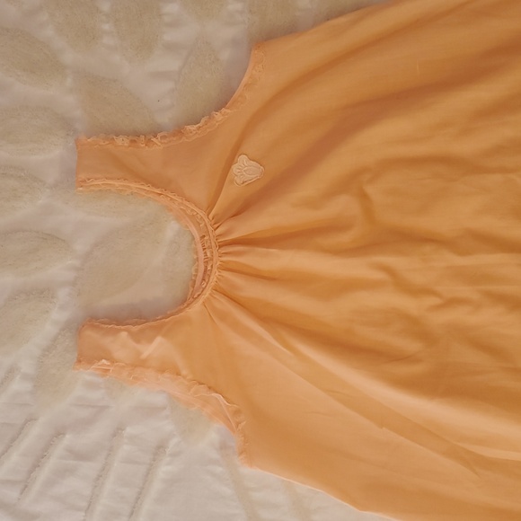 Vintage Peachy Pink Sleeveless Lightweight Shift Gown - Picture 2 of 14